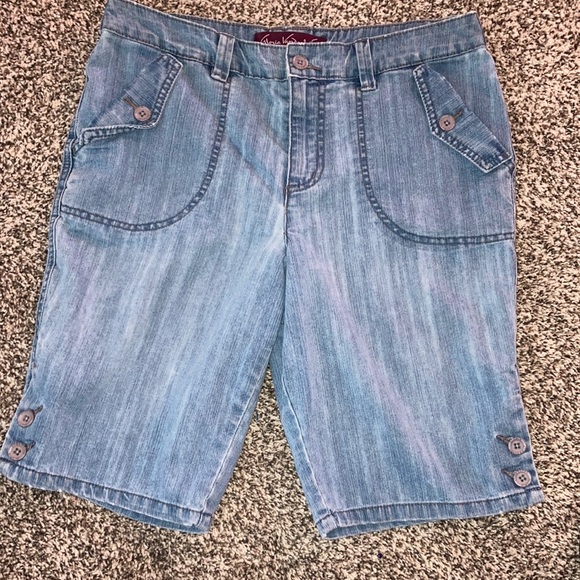 Gloria Vanderbilt Denim Shorts Size 12 Petite - Picture 1 of 7